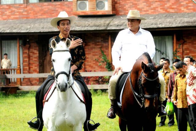 Dua Jam Jokowi di Rumah Prabowo, di Medsos Kompor Terus Menyala