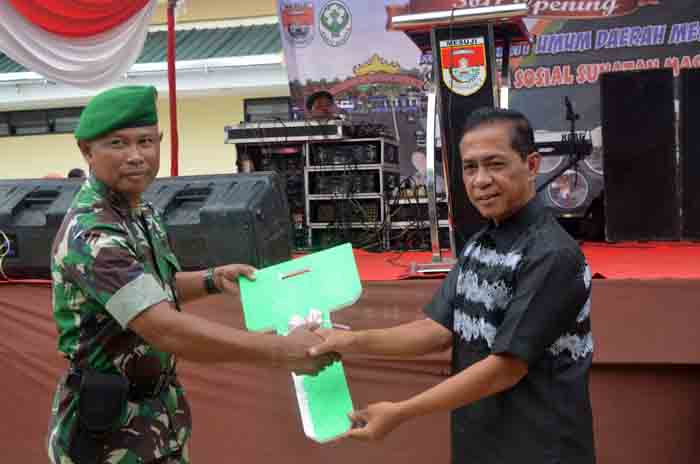 Bupati Khamami Serahkan Bantuan Mobil Operasional untuk Koramil Mesuji