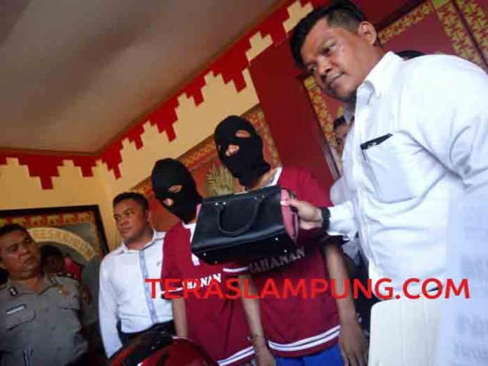 Menjambret Tas Polwan, Dua Warga Batu Putu Bandarlampung Dibekuk Polisi