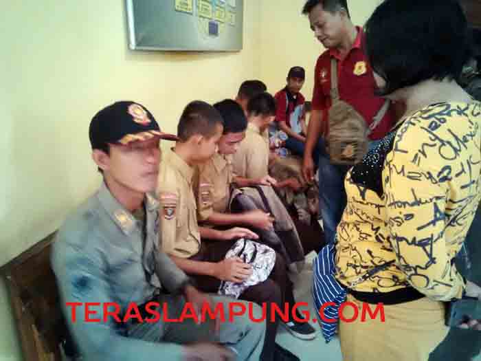 Berkeliaran Saat Jam Sekolah, Enam Siswa SMKN 3 Kotabumi Terjaring Razia