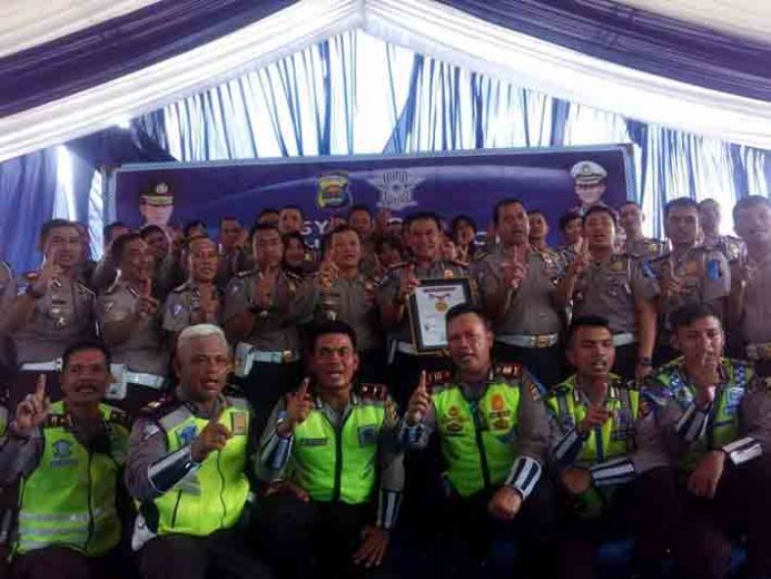 Polda Lampung Raih Rekor MURI sebagai Penggagas Petugas Pengatur Lalu Lintas Terbanyak