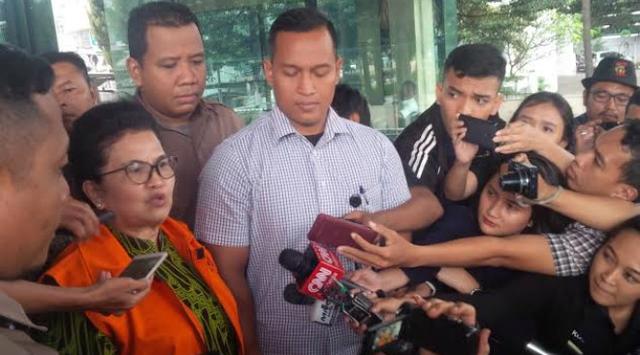 KPK Akhirnya Menahan Mantan Menteri Kesehatan Siti Fadilah Supari
