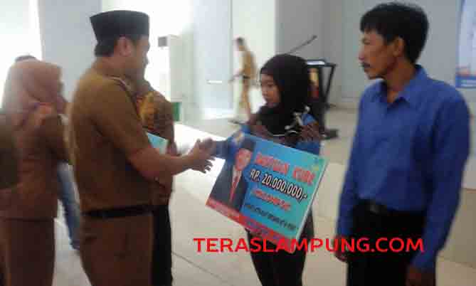 Bupati Agung Beri Bantuan Perbaikan Rumah bagi 100 KK di Lampung Utara