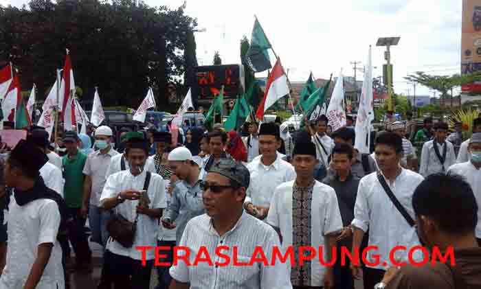 Demo Ahok, Massa Gerakan Muslim Lampura Orasi di Sekitar Tugu Payan Mas