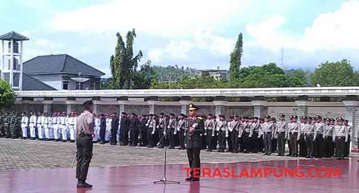Hari Pahlawan: Gubernur, Danrem, dan Kapolda Lampung Tabur Bunga di Makam Pahlawan