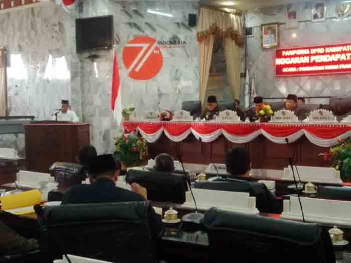 Hanya Dua Fraksi Sampaikan Pandangan tentang RAPBD Lampura 2017