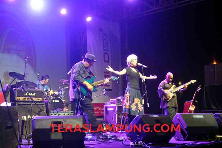 Komodo “Feat” Syaharani Jadi Pemungkas Pentas Lampung Jazz Festival 2016