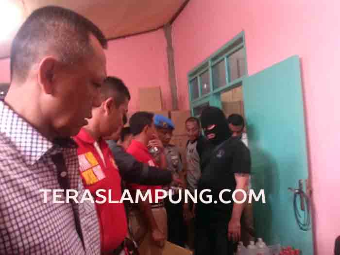 Memproduksi Miras Palsu, Penghasilan Hery Rp 1,4 Miliar per Bulan