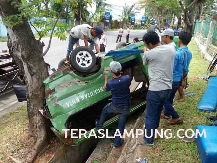 Sopir Ugal-Ugalan, Angkot Tanjungkarang – Garuntang Nyungsep di Jl Gatot Subroto