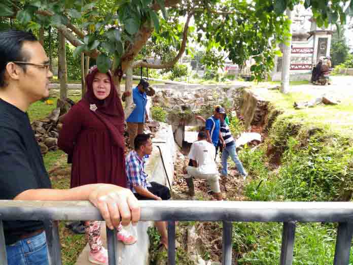 Warga Keluhkan Saluran Air di Medos Camat Metro Timur Cepat Respons