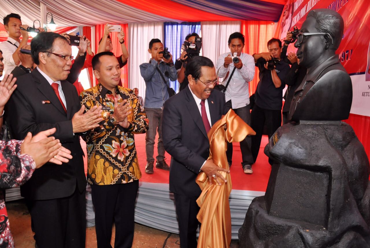 Jaksa Agung Resmikan Gedung Alumni FH Unila