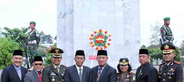 Walikota Pairin Pimpin Upacara Peringatan Hari Pahlawan