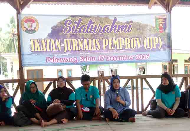 Humas Pemprov dan IJP Gelar Silaturahmi di Pulau Pahawang