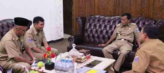 Walikota Pairin Terima Juara 2 Lomba Teknologi Itera