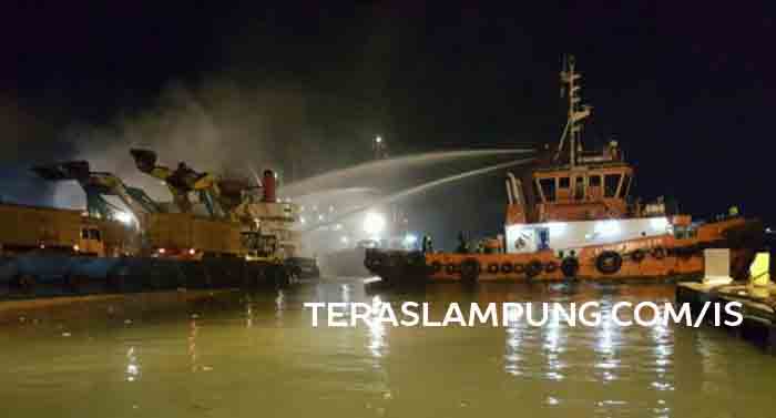 Kapal Lct Bintang Samudra 2 Terbakar di Pelabuhan Panjang