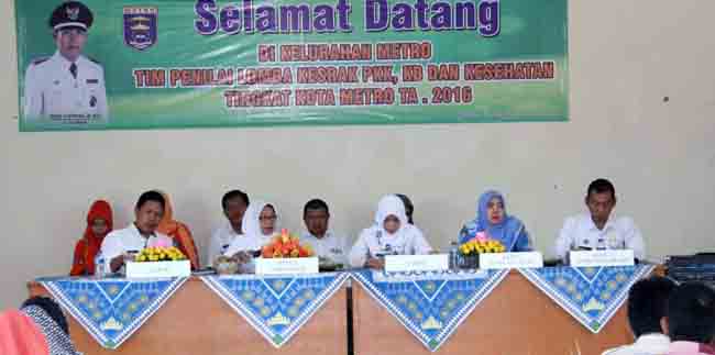 Tim Penilai Lomba Kesrak PKK-KB-Kesehatan Kunjungi Kelurahan Metro