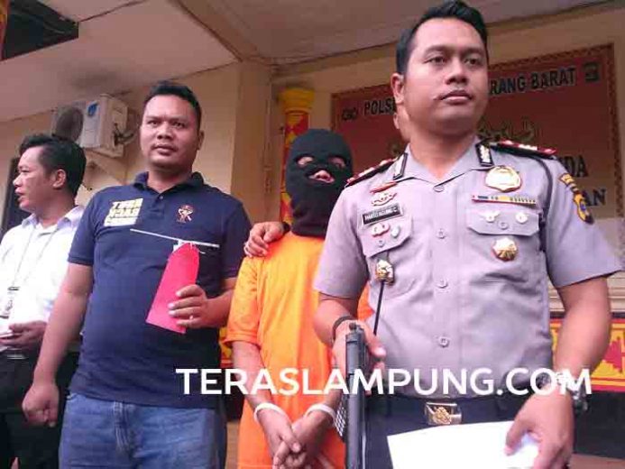 Mahasiswa Kedokteran Ini Ditangkap Saat Polisi Merazia Tempat Kos