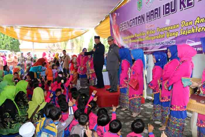 Hari Ibu, Bupati Mustafa Ajak Kaum Perempuan Lamteng Jadi Sosok Kreatif