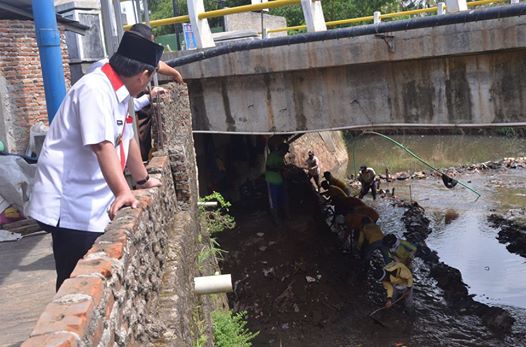 Herman HN Pantau Pengerukan Way Balau dan Tinjau Perbaikan Jalan