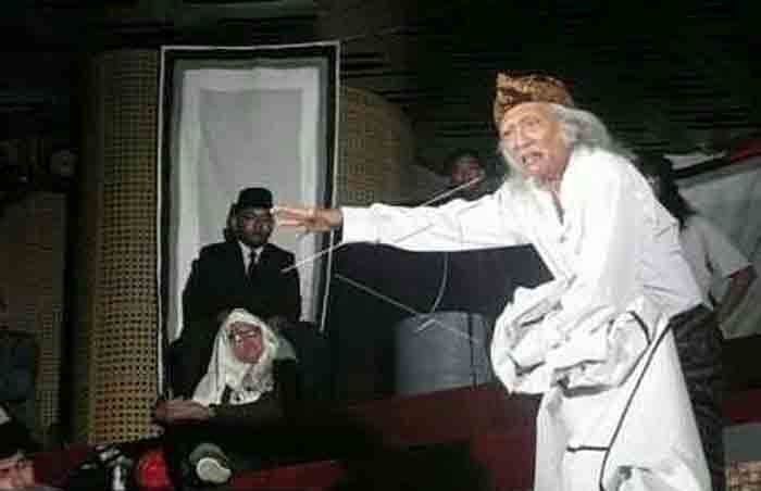Penghargaan untuk Rudolf Puspa-Teater Keliling: Merayakan Pilihan Hidup, Konsistensi dan Pengabdian