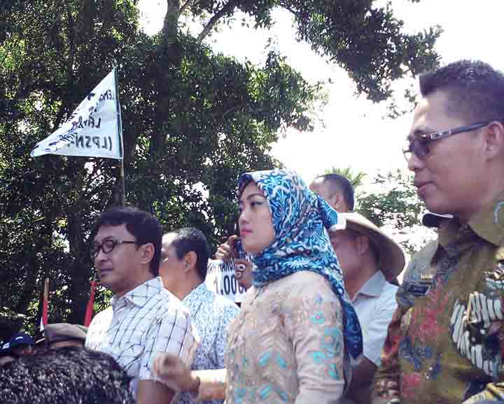 Temui Pendemo, Bupati Lamtim Ajak Petani Tolak Impor Singkong