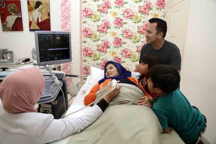 Yustin Ficardo Periksakan Kandungan di RSIA Bunda Asy-Syifa
