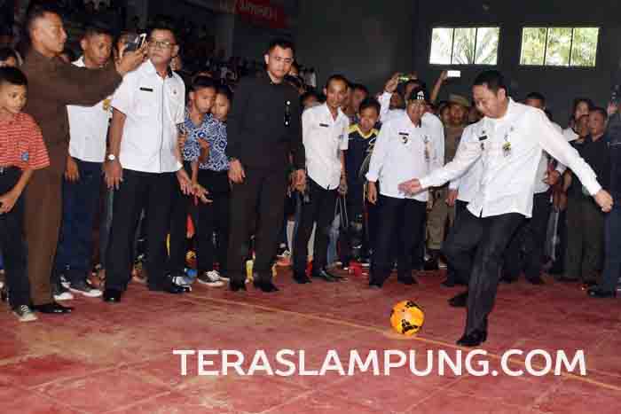 Dibuka Bupati Agung Ilmu Mangkunegara, 52 Tim Ikuti Pertandingan Futsal Pemula
