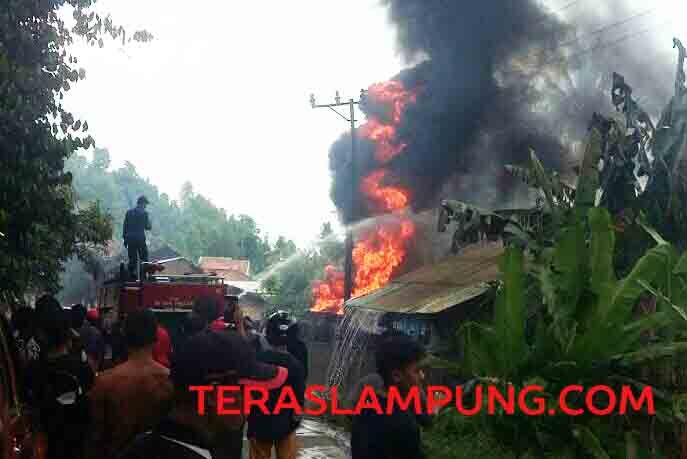 Ledakan Tangki di Tempat Penimbunan BBM, Warga Mengira Suara Bukit Runtuh