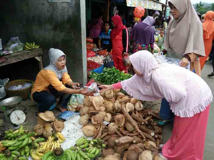 DPC PKS Kemiling Bagikan 100 Bungkus Nasi Sarapan Gratis