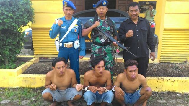 Menjambret Tas Wisatawan, 3 Remaja Dibekuk Anggota Lanal Lampung