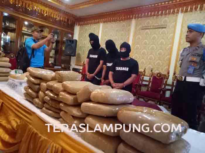 Selundupkan 44 Kg Ganja di Ban Serep, Dua Warga Bogor Dibekuk