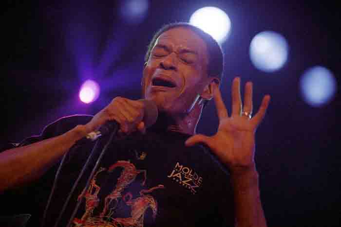 Legenda Musik Jazz – R&B Al Jarreau Meninggal Dunia