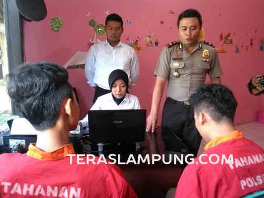 Menjambret Tas IRT, Dua Pelajar Pesawaran Ditangkap Polisi