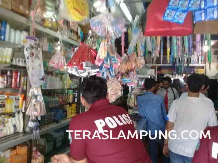 Polres Lampura Razia Toko Kosmetik di Pasar Dekon