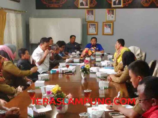 Perjuangan Hak, Puluhan Tenaga Honorer di Lampura Minta Dukungan DPRD