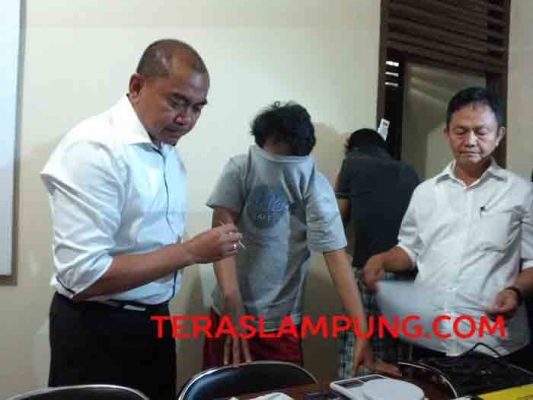 Pengedar Narkoba Ini Mengaku Baru Tiga Kali Pesan Tembakau Gorila dari Jakarta