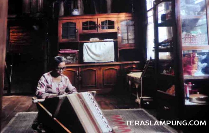 Film “Sinjang Tapis”, Tentang Kekalahan Penjaga Warisan Budaya Lampung
