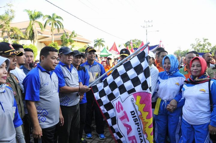 Dilepas Wagub, Ribuan Peserta Ikuti Jalan Sehat dalam Rangka HUT ke-53 Lampung