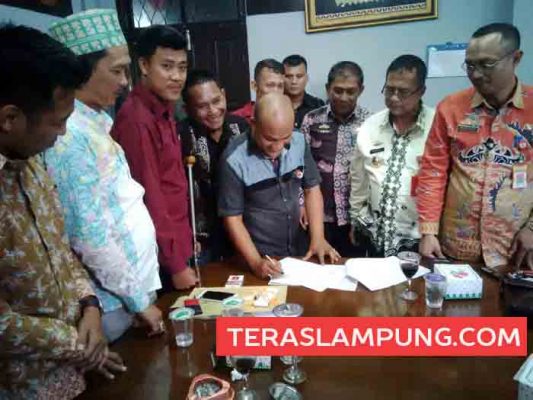 Warga dan Pemkab Lampura Sepakat Pembangunan Tugu Pengantin Dilanjutkan