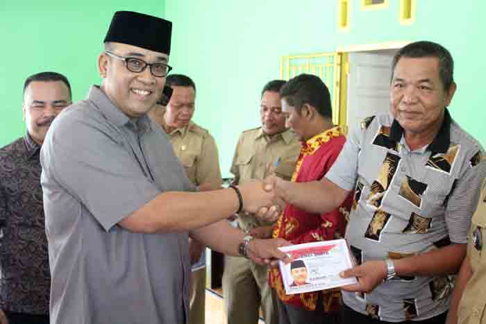 Andi Surya Berikan Bea Siswa untuk Calon Mahasiswa Baru