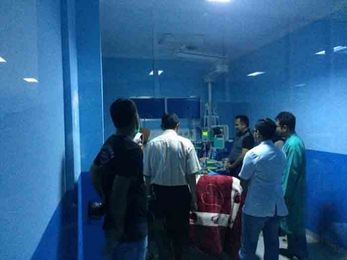 Gubernur Ridho Jenguk di Sjahrazad ZP dan Ayah Ketua DPW PKS di RSUAM