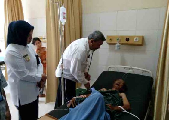 Tabrakan “Adu Kambing”, Wartawan Senior Sutarman Dirawat di RSU Abdoel Moeloek