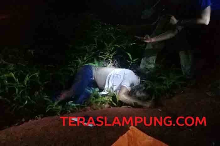 Mayat Pria Tanpa Identitas Ditemukan di Desa Kamplas Lampung Utara