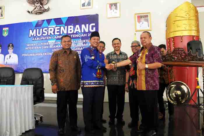 Bupati Mustafa akan Fokus Pembangunan Jalan dan Keamanan