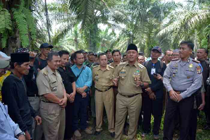 Bupati Mustafa Turun Tangan Selesaikan Konflik HGU Warga Bekri dengan PTPN 7