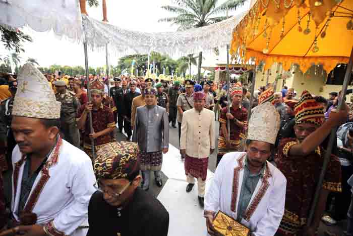 Nuansa Adat Warnai Sidang Paripurna DPRD untuk Peringati HUT ke-53 Provinsi Lampung