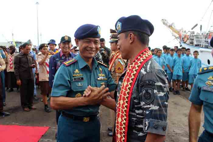 Tiba dengan Kapal Dewaruci, Para Taruna-Taruni AAL Disambut Meriah di Lampung