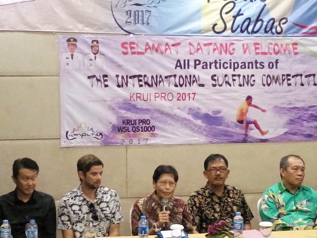 Bupati Pesibar Jamin Keamanan dan Kenyamanan Peserta Surfing Internasional Krui Pro 2017