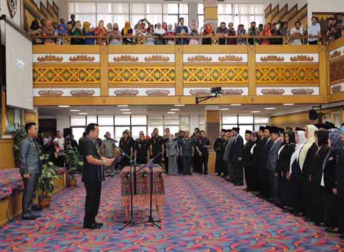 Gubernur Ridho Lantik 247 Kepala SMA-SMK dan Kadis Disdukcapil