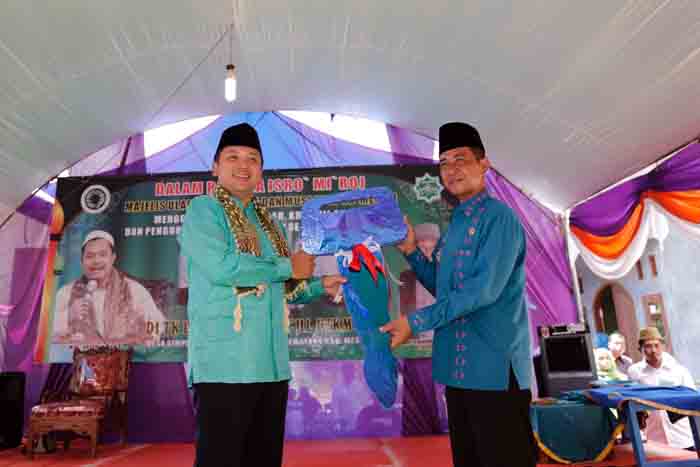 Gubernur Ridho Serahkan Tiga Bus kepada Pemkab Mesuji
